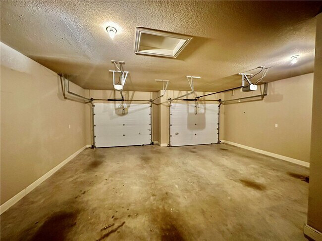 Building Photo - 6613 W Valley View Rd