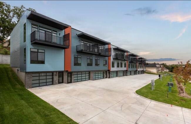 Building Photo - Fully Furnished Modern 3BR Retreat | Penthouse + Skyline Views