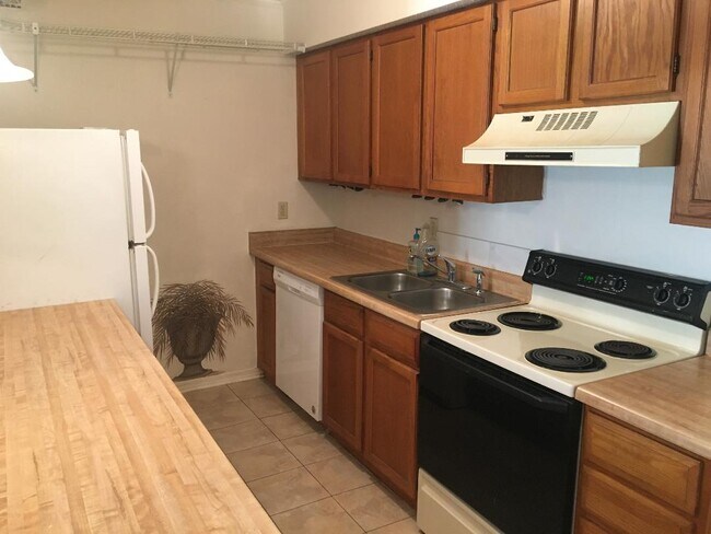 Building Photo - 4638 Pontchartrain Drive