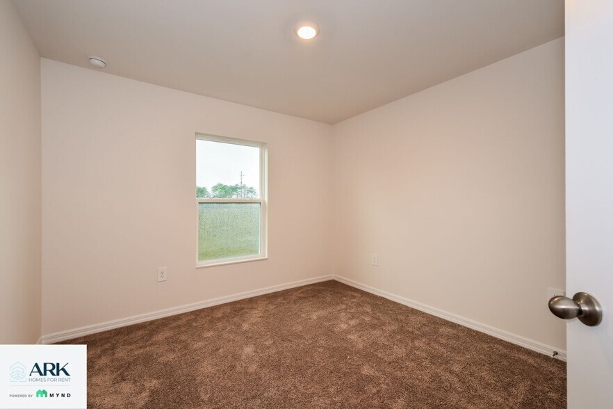 Building Photo - 852 Youngreen Dr