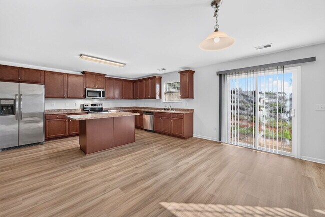 Building Photo - Expansive 4-bedroom, 3.5-bathroom single-family home boasts 3,150 sq. ft.