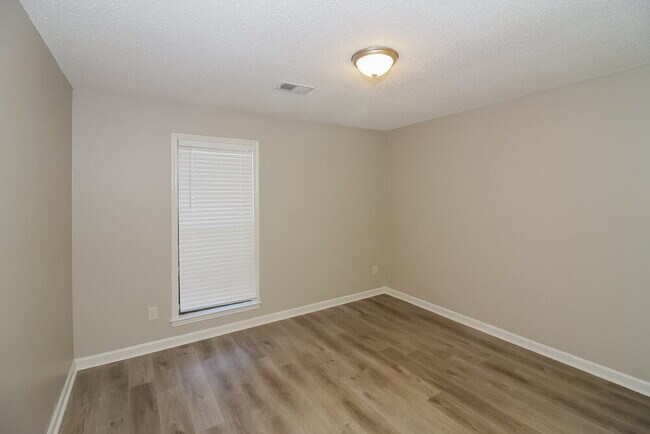 Building Photo - 7181 Autumn Song Dr