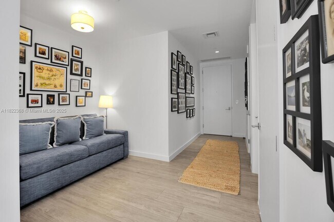 Building Photo - 2831 S Bayshore Dr