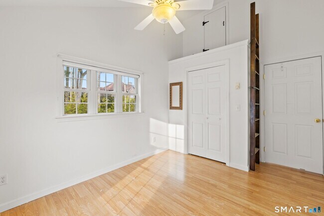 Building Photo - 120 Kenwood Rd