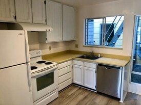 Building Photo - 358 3rd Ave
