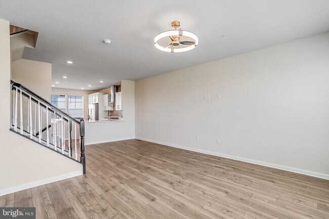 Building Photo - 385 Ensemble Wy