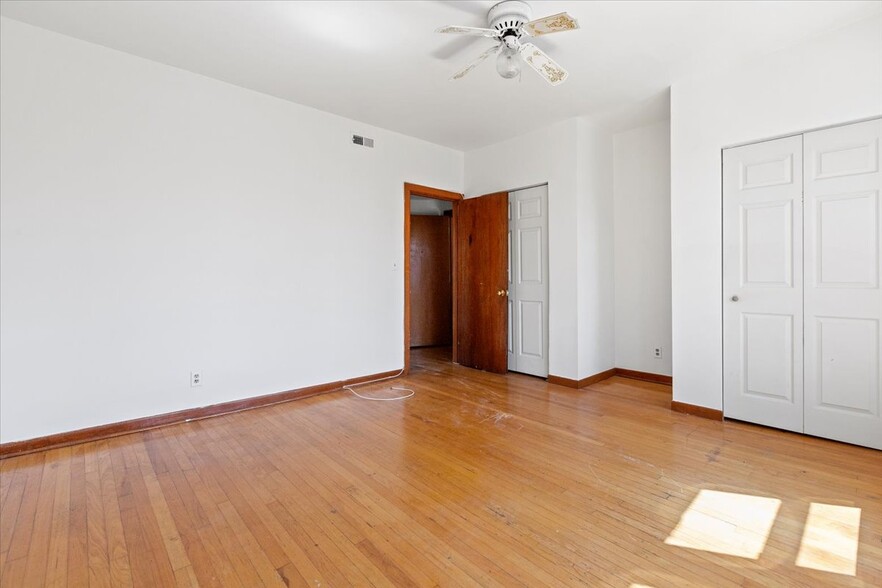 Building Photo - 3556 W Cortland St