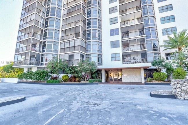 Building Photo - 3375 N Country Club Dr