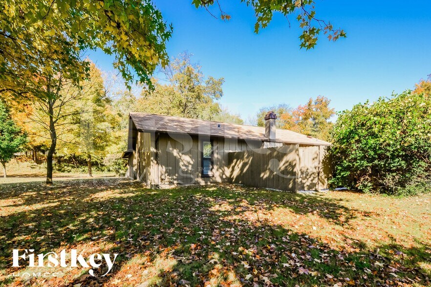 Building Photo - 12082 Foxpoint Dr