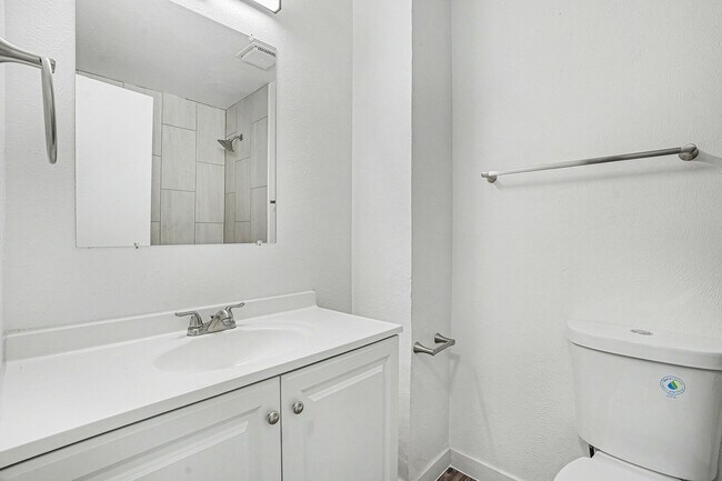 Building Photo - Renovated Duplex Available in Arvada!