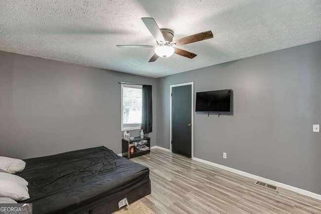 Building Photo - 2193 Kings Forest Dr SE