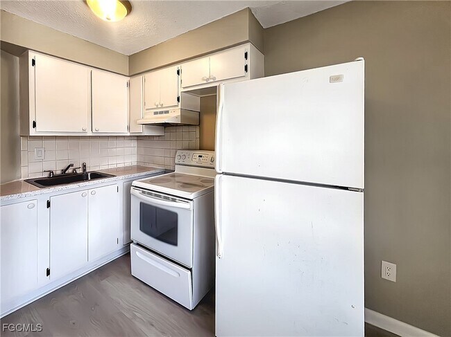 Building Photo - 13037 First St