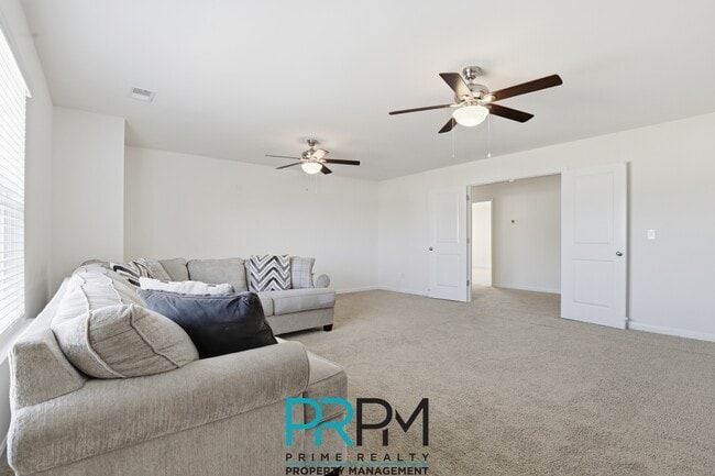 Building Photo - 413 Graypointe Dr