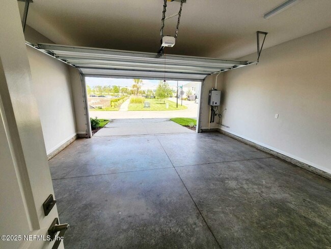 Building Photo - 541 Crestview Dr