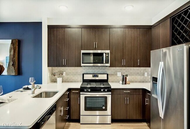 Building Photo - 45 Riverwalk Pl