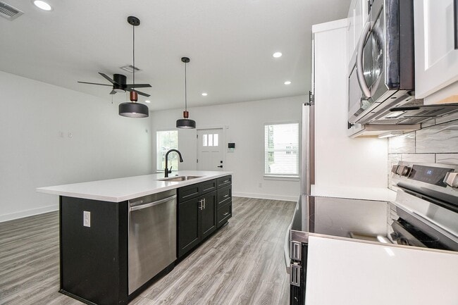 Building Photo - 9734 Pelsey St