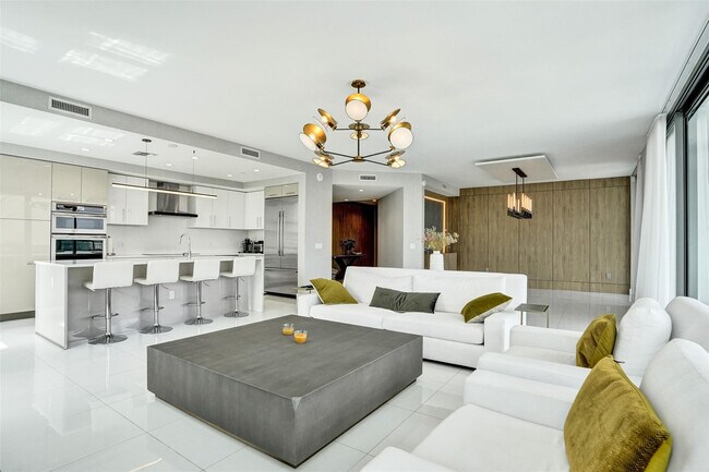 Building Photo - 100 E Las Olas Blvd