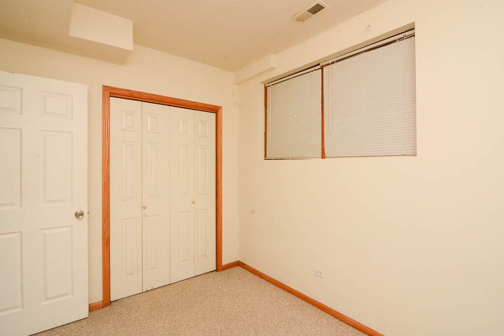 Building Photo - 920 N Paulina St