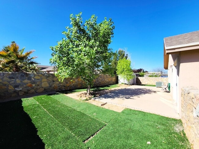 Building Photo - 14336 Desert Sage Dr