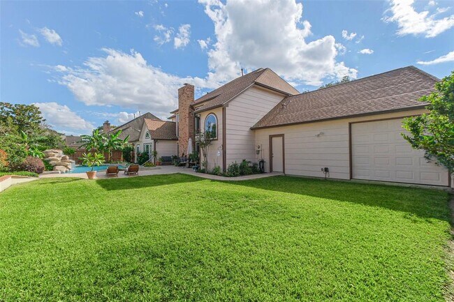 Building Photo - 1319 Hannington Dr