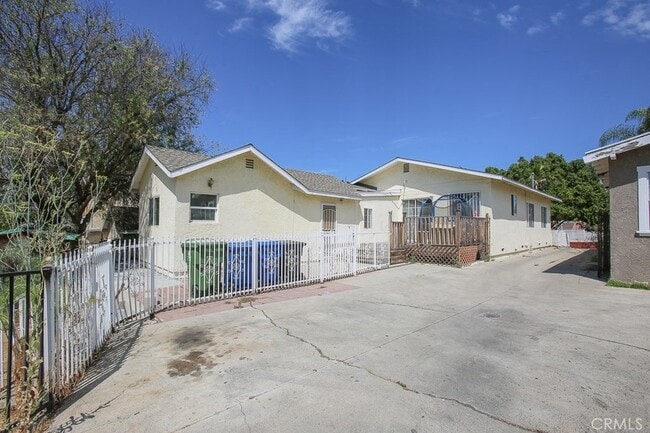 Building Photo - 607 Camulos St