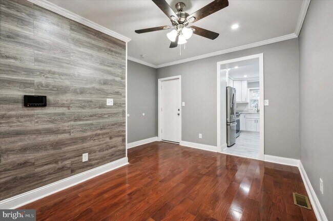 Building Photo - 2033 N Mascher St