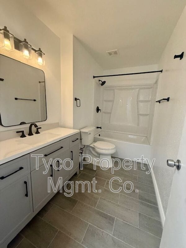 Building Photo - 1720 Melrose Ave