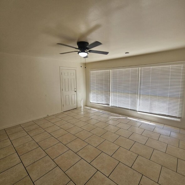 Building Photo - 4619 E Almeria Rd