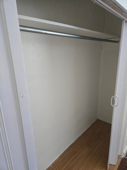 Building Photo - 708 Jackson Ave