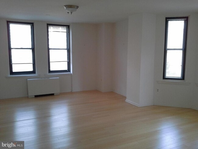 Building Photo - 135 S 19th St