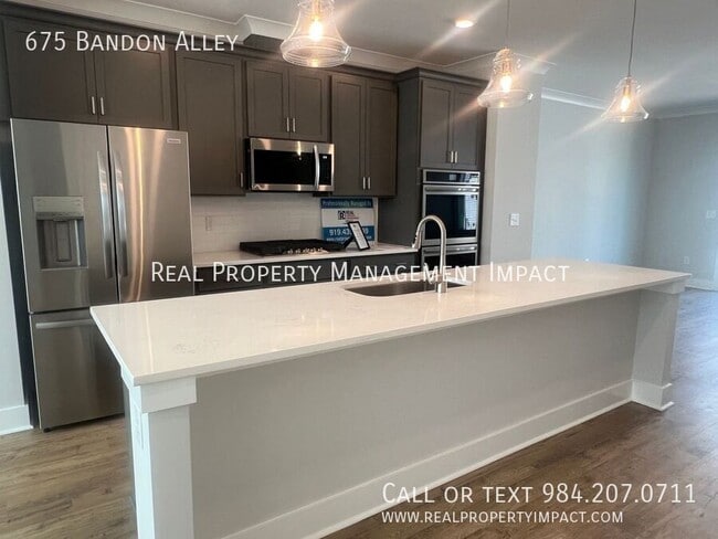 Building Photo - 675 Bandon Aly