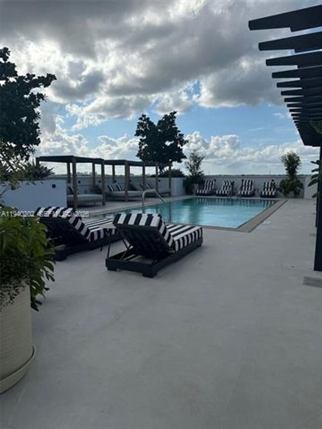 Building Photo - 4220 Laguna St