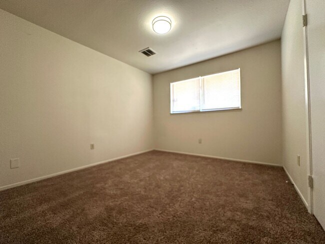 Building Photo - 525 Downing Ln