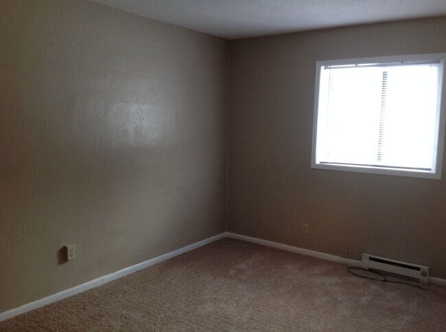 Building Photo - Cute, 3 bedroom apartment for rent in Spicer, MN