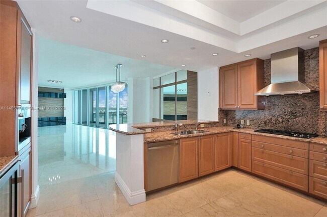 Building Photo - 10295 Collins Ave