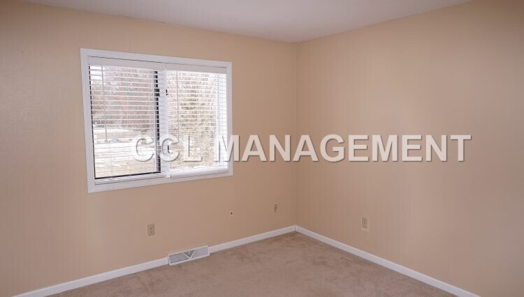 Building Photo - 2704 Norwich St