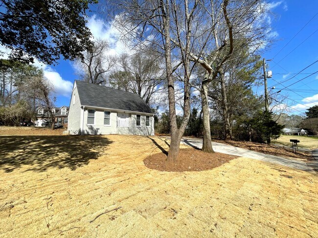 Building Photo - Five Points - 4br House - Fall 2026 Pre-Lease