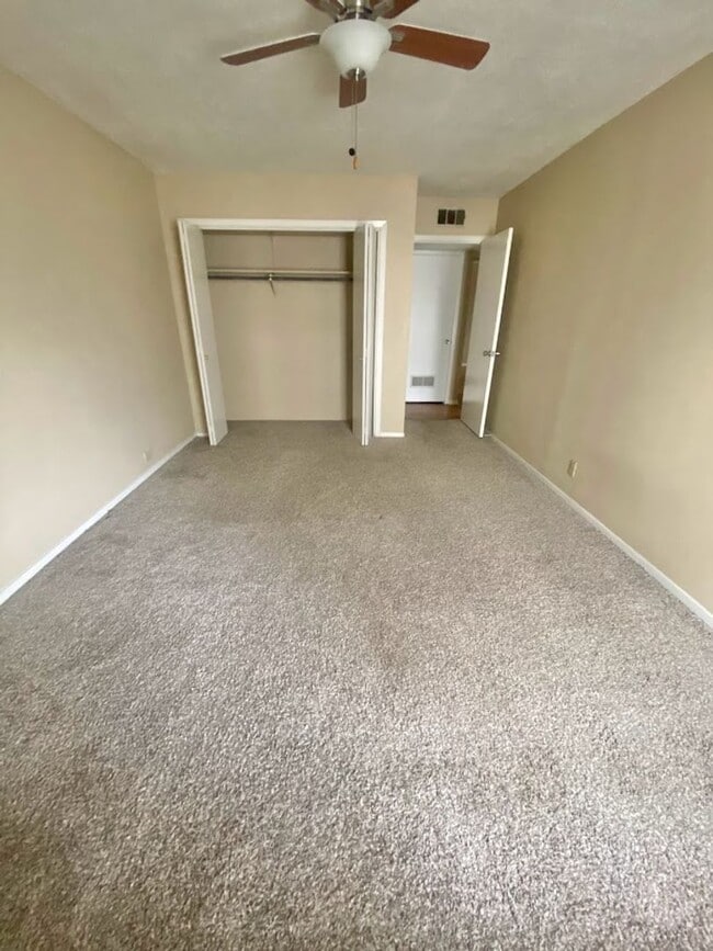 Building Photo - K002 - Pointe #61