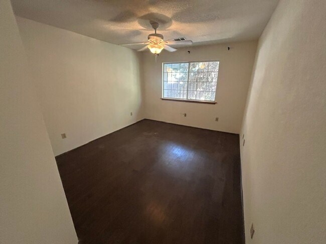 Building Photo - 5730 W Laura Ct