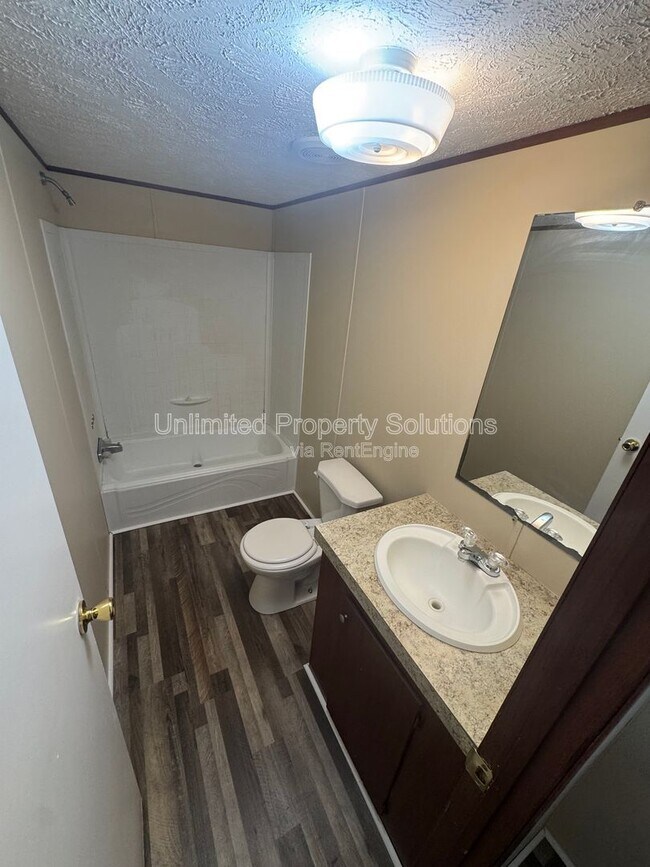 Building Photo - 9499 Wendi Dr NE