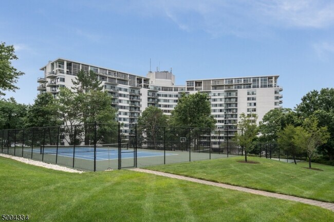 Building Photo - 1 Claridge Dr