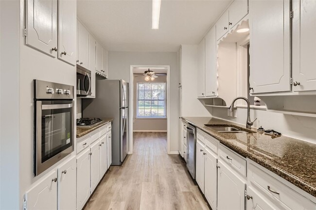 Building Photo - ? Modern 3-Bedroom Bedford Home with Spacious Layout ?