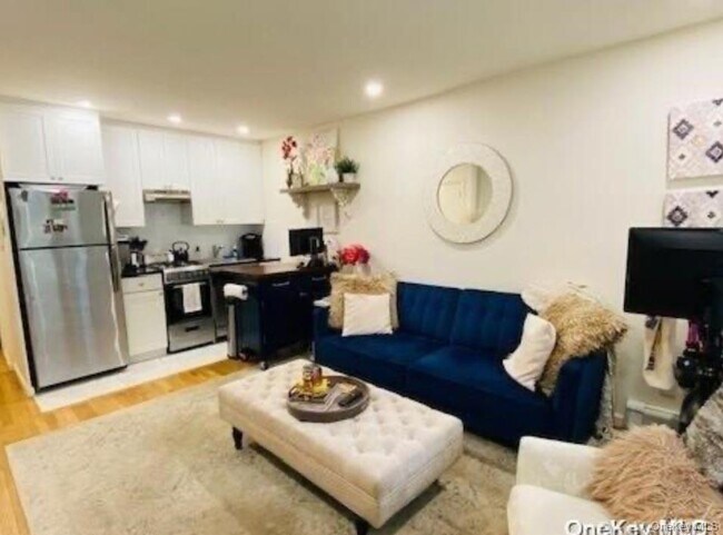 Building Photo - 765 Shore Rd