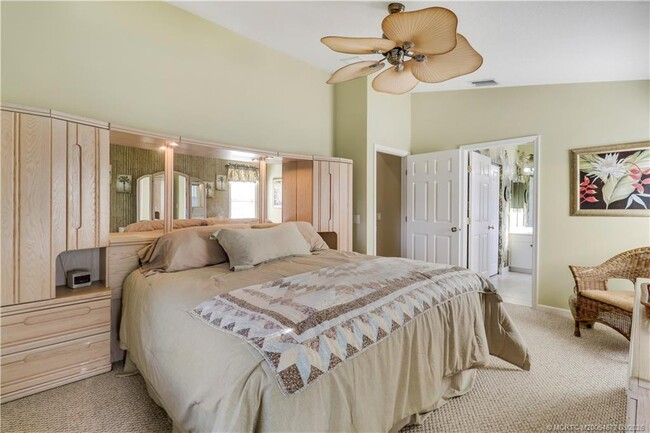 Building Photo - 2698 SW Versailles Terrace