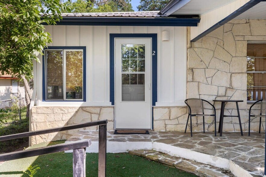 Building Photo - 200 Woodcreek Dr