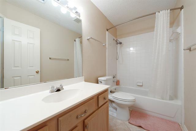 Building Photo - 3800 Rolling Hills Dr