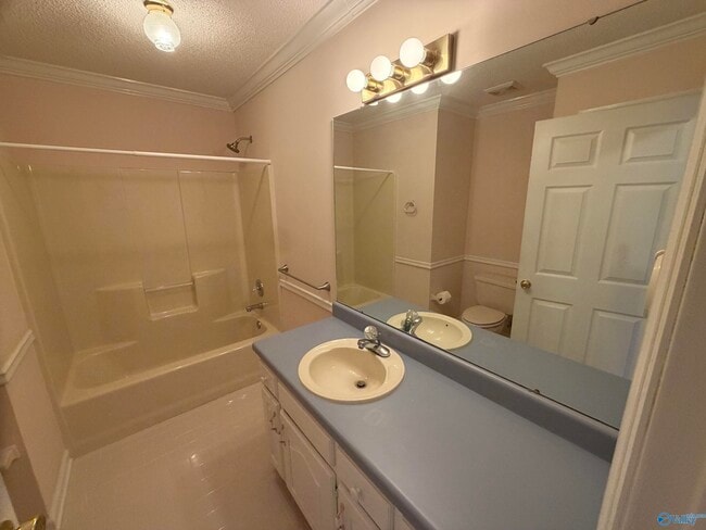 Building Photo - 701 Rigel Dr SW