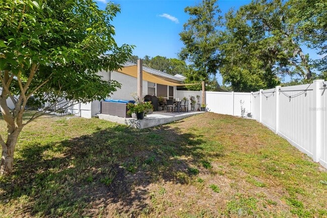 Building Photo - 245 Petrea Dr