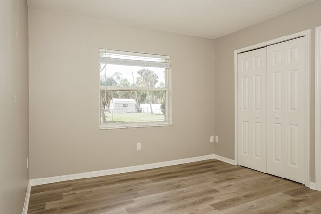 Building Photo - 5515 Maccaughey Dr