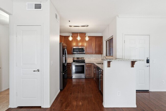 Building Photo - 1941 S Pierpont